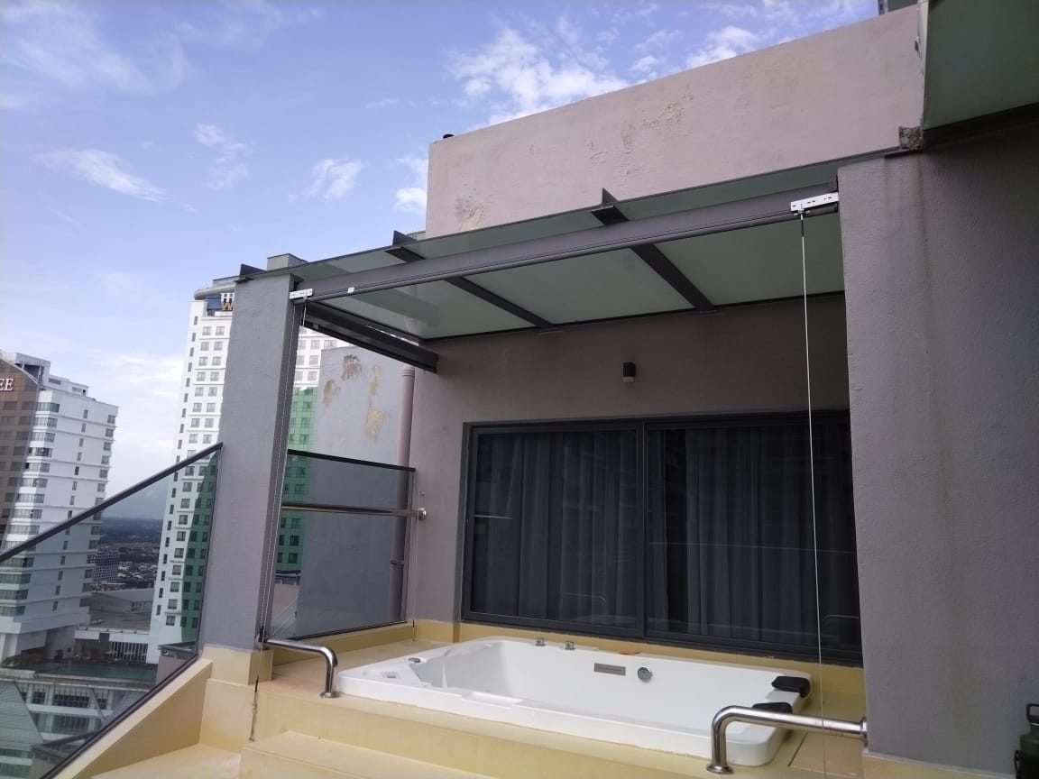 OUTDOOR ROLLER BLIND